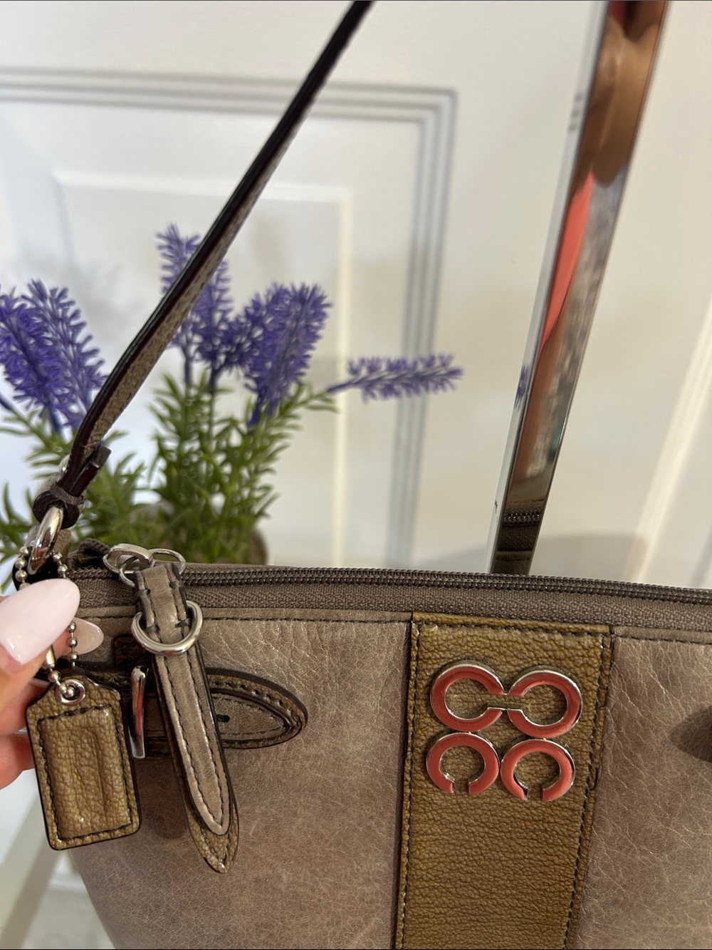 Coach Vintage wash Leather Taupe and Olive Mini Bag - Picture 3 of 10